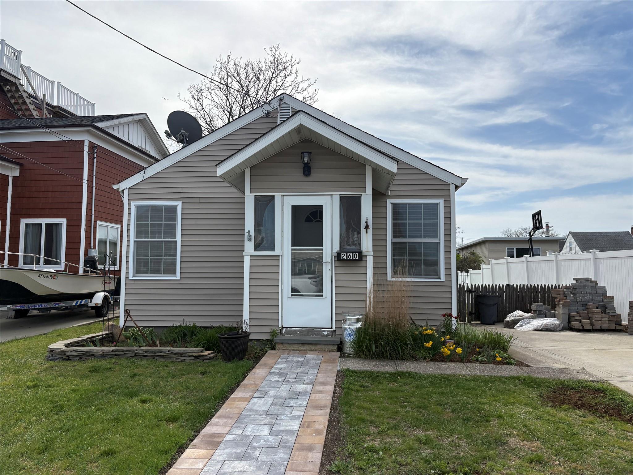 260 East Drive, Copiague, New York image 1