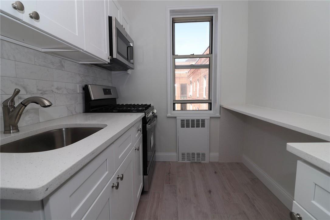 Property for Sale at Netherland Avenue 6A, Bronx, New York - Bedrooms: 2 
Bathrooms: 1 
Rooms: 5  - $259,000