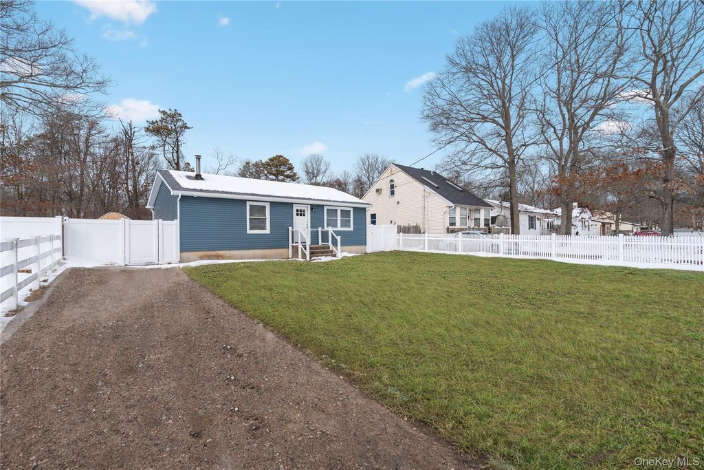 Photo of 16 Market Street, Mastic Beach, NY 11951 (MLS # 960904)