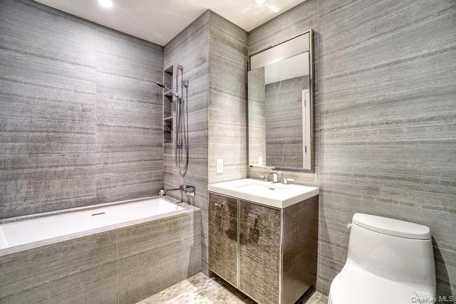 252 South Street 17B