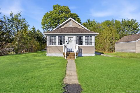 Photo of 25 Lamport Avenue, Port Jefferson Station, NY 11776 (MLS # 989880)