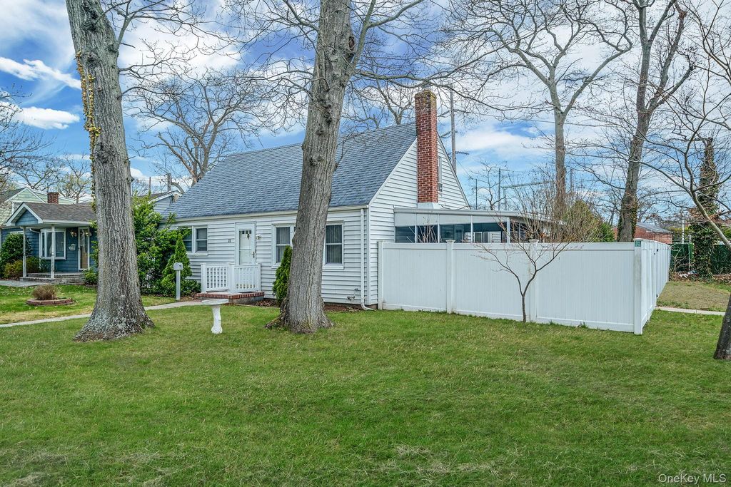 Photo of 23 Lakewood Avenue, Ronkonkoma, NY 11779 (MLS # 984797)