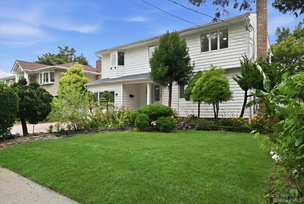 Photo of 701 Hoover Street, North Bellmore, NY 11710 (MLS # 1040278)