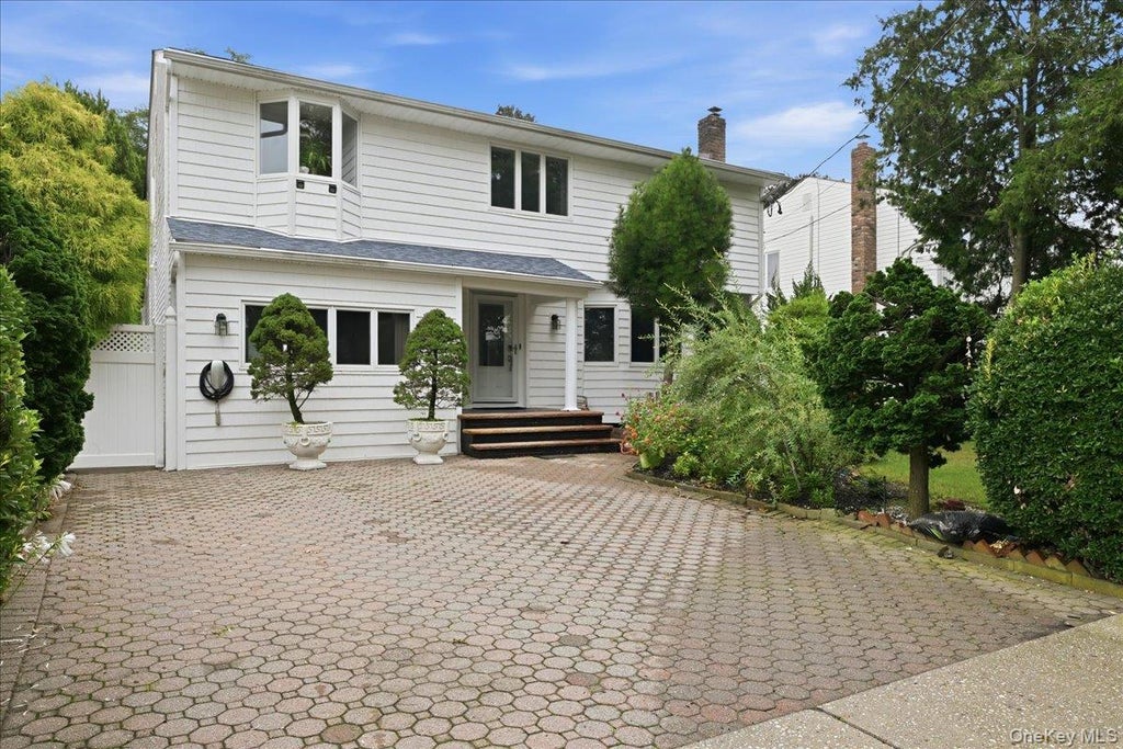 Photo of 701 Hoover Street, North Bellmore, NY 11710 (MLS # 1040278)