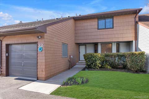 Condo For Sale - 32 Ashley Circle<br/> Commack, NY 11725