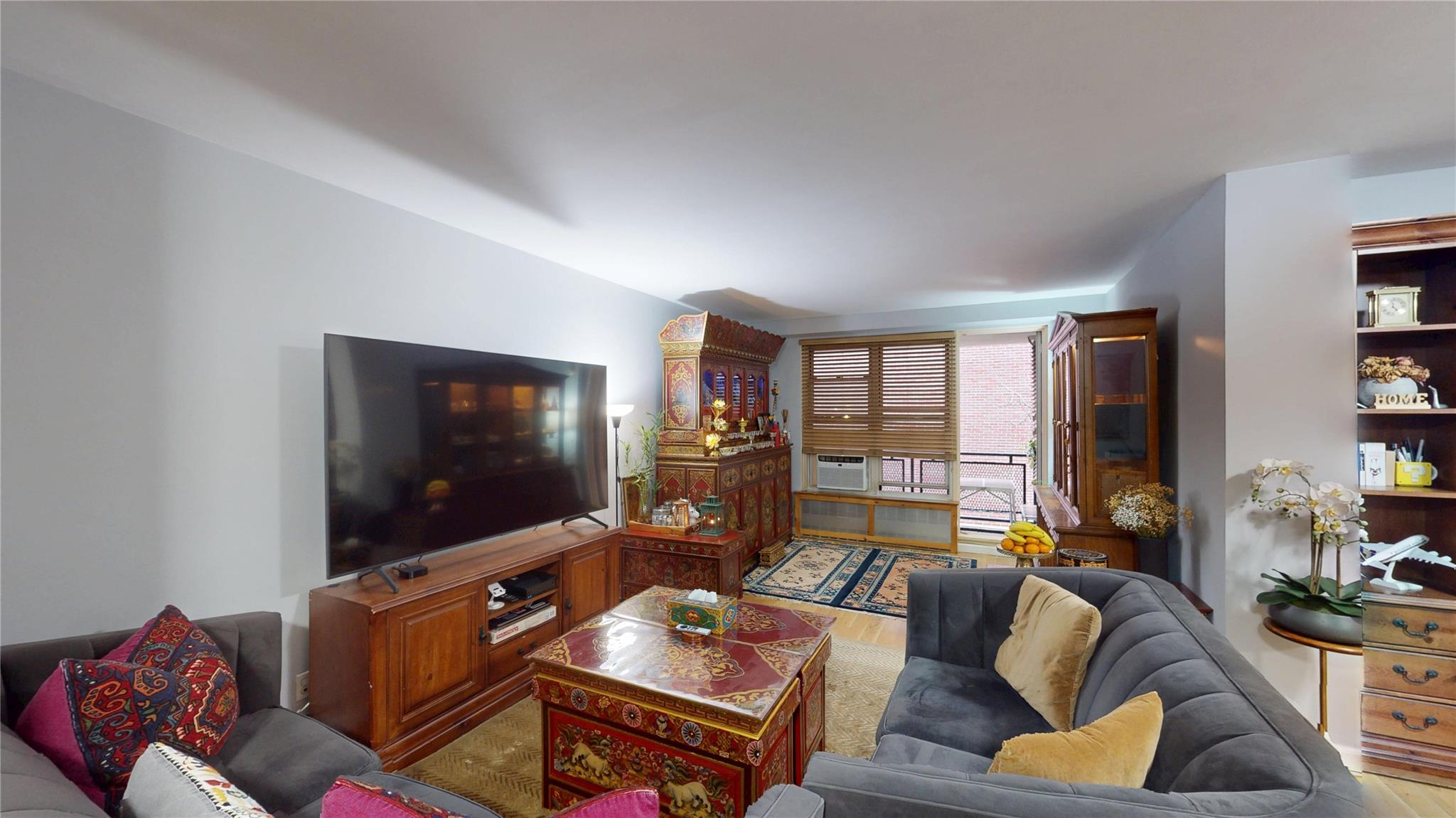 85 St St 3D, Jackson Heights, Queens, NY - 3 Bedrooms  
1 Bathrooms  
6 Rooms - 