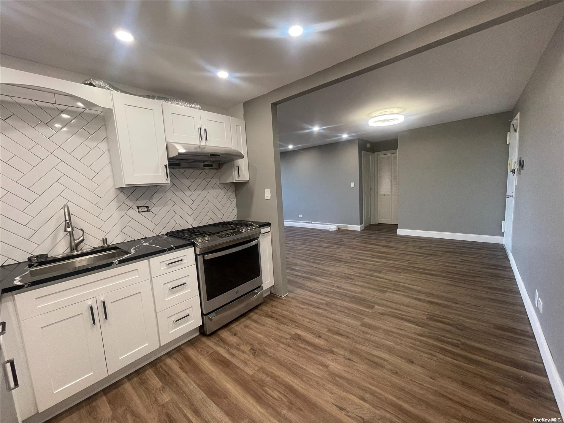 Property for Sale at Bay Club Drive 1Z3, Bayside, Queens, NY - Bedrooms: 2 
Bathrooms: 2 
Rooms: 5  - $689,999