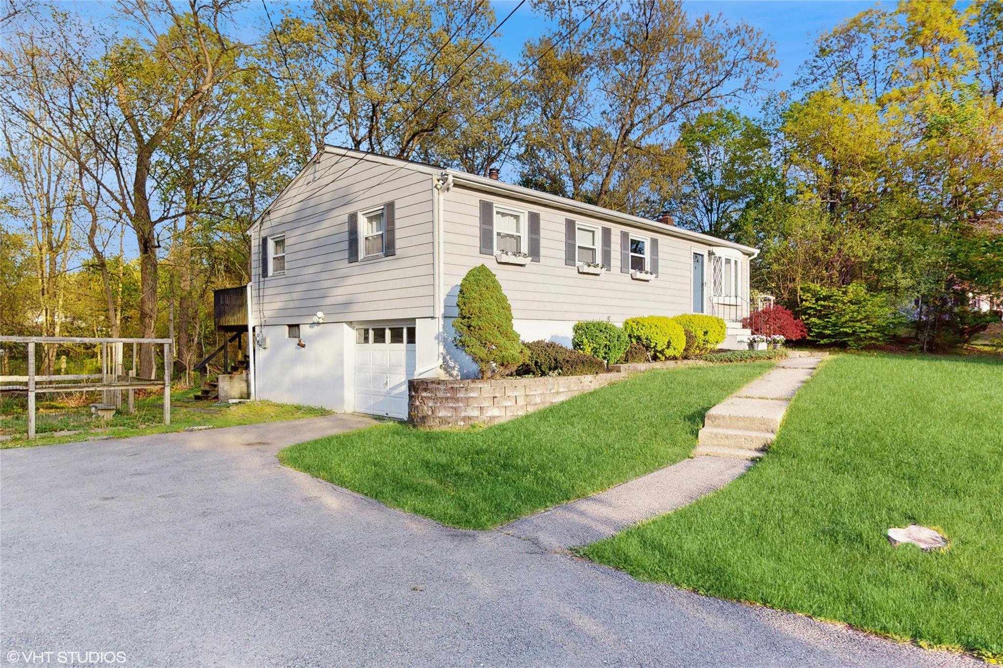 17 Fenmore Drive, Wappingers Falls, New York image 2