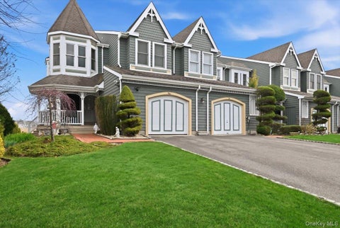 Condo For Sale - 1 Victoria Drive<br/> Amityville, NY 11701