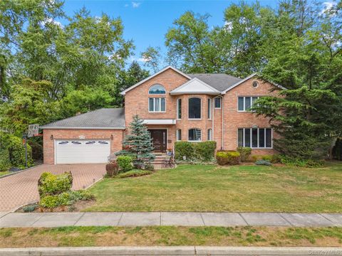 8 Percheron Lane Roslyn Heights NY 11577