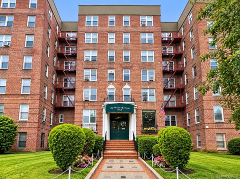 Homes For Sale - 143-25 84th Drive #1L<br/> Jamaica, NY 11435