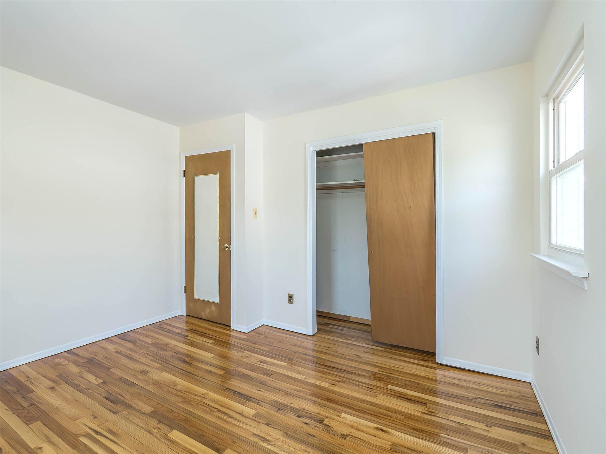 54 Meadow Street, Garden City, New York image 25