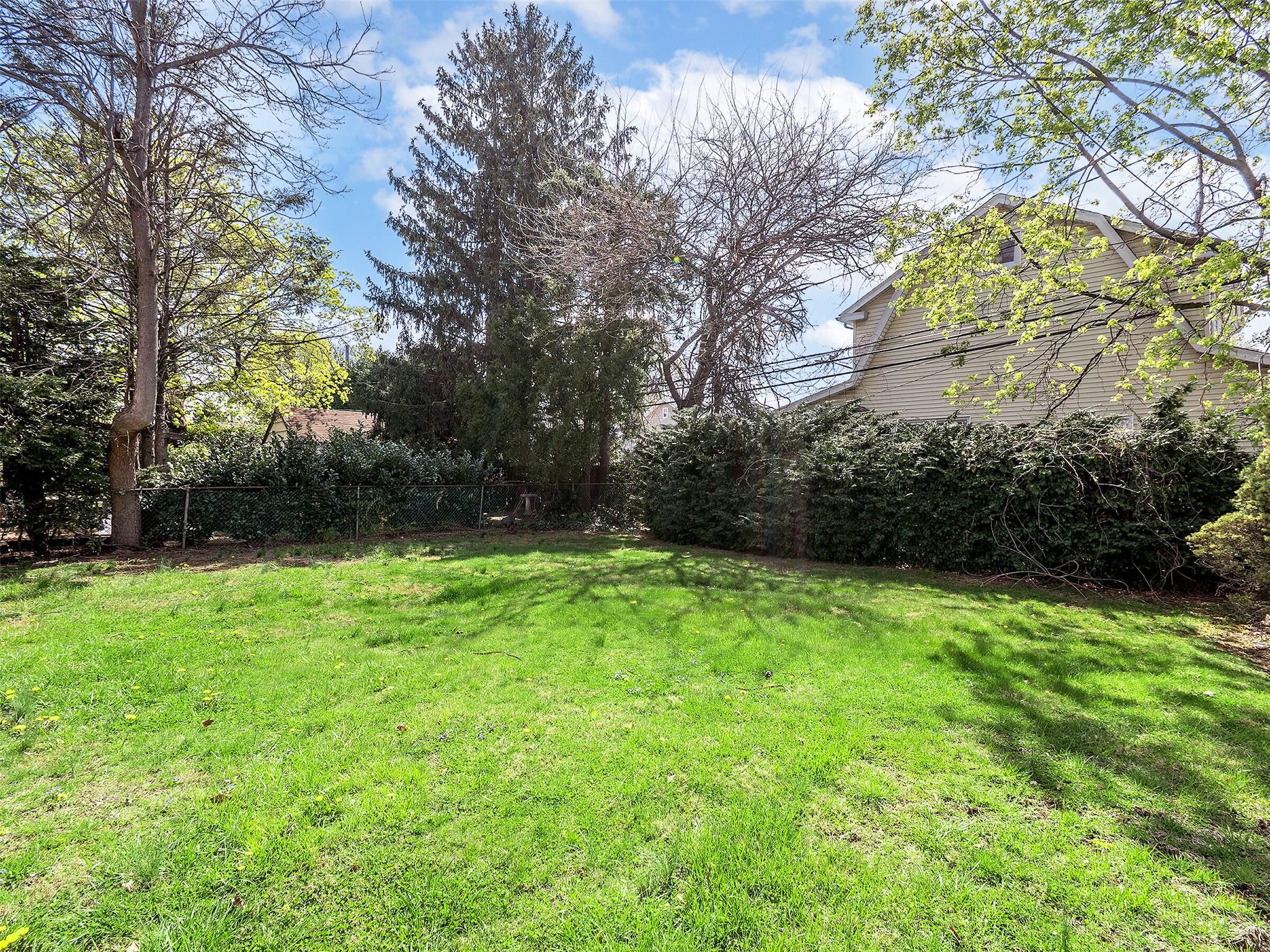 54 Meadow Street, Garden City, New York image 31