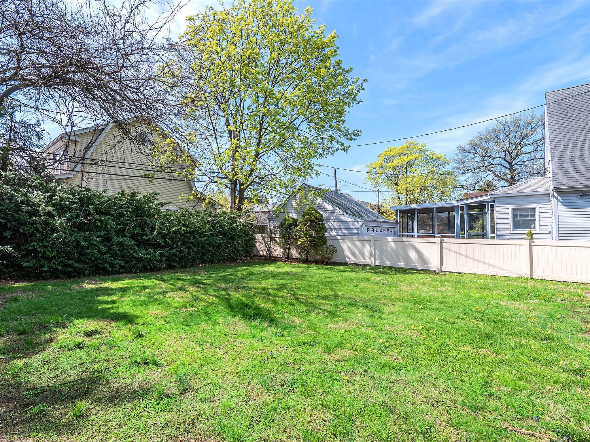 54 Meadow Street, Garden City, New York image 32