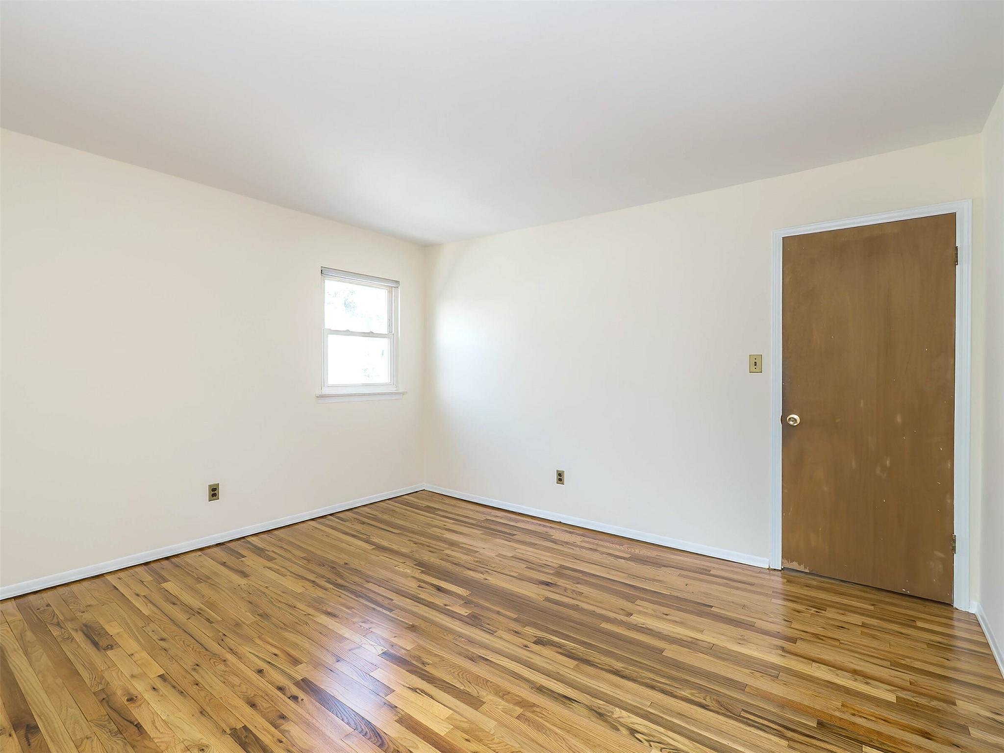 54 Meadow Street, Garden City, New York image 27