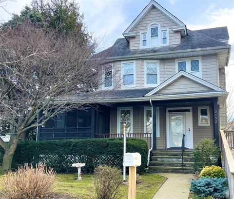 2752 Academy Street Oceanside NY 11572