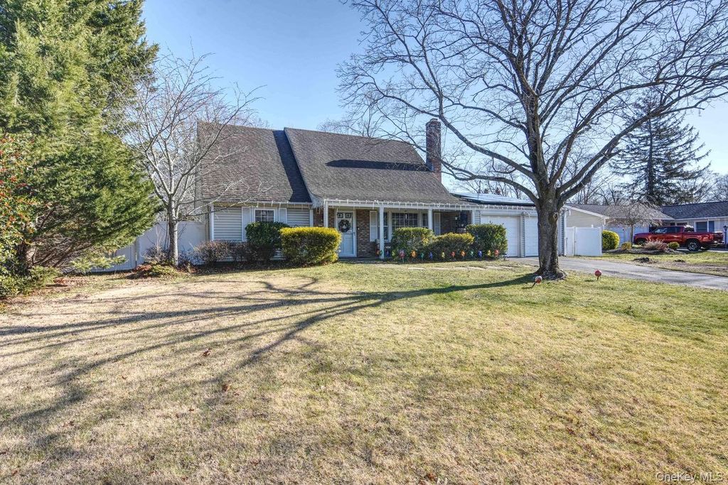 Photo of 5 Wintergreen Drive, Coram, NY 11727 (MLS # 944138)