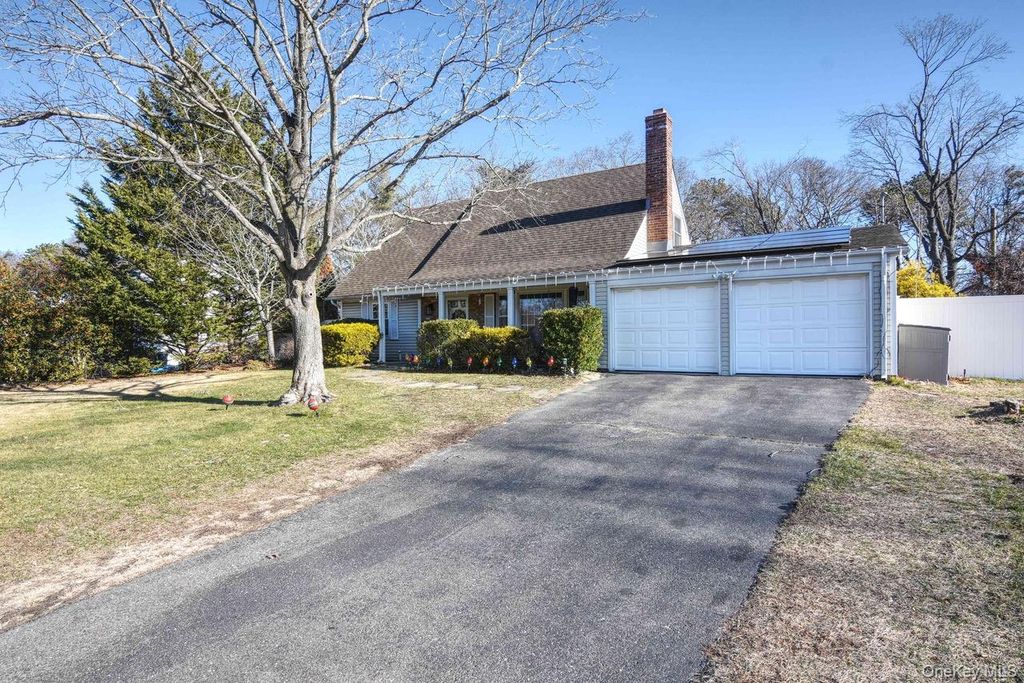 Photo of 5 Wintergreen Drive, Coram, NY 11727 (MLS # 944138)