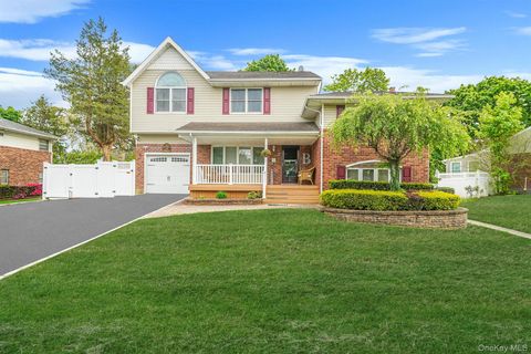 Photo of 7 Elmwood Road, Deer Park, NY 11729 (MLS # 1010169)