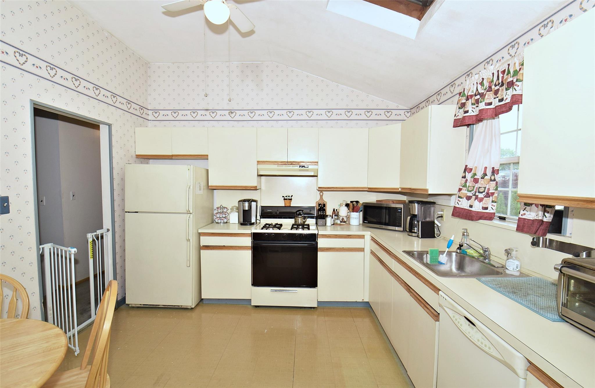 101 Bishop Road, West Babylon, New York image 7