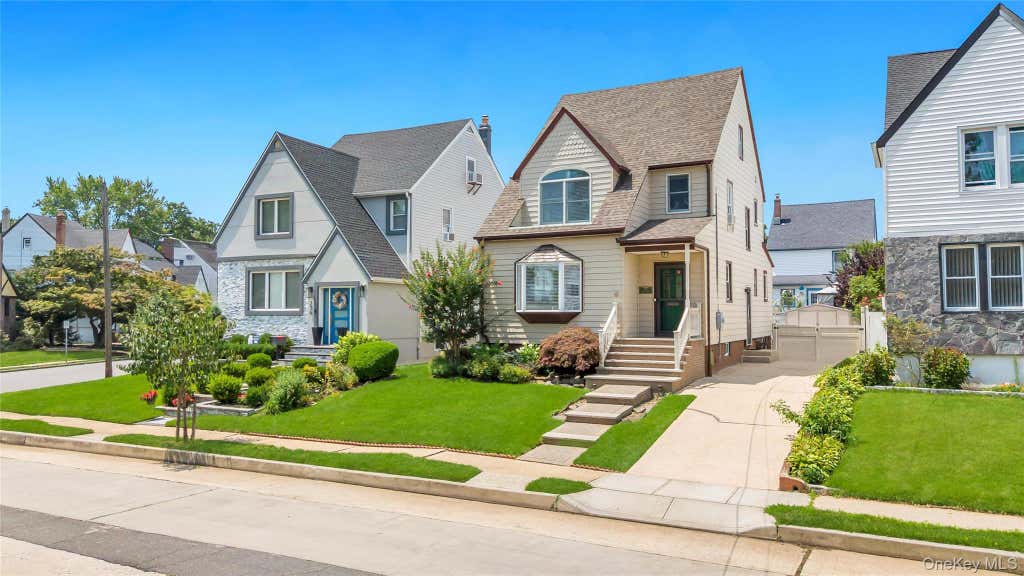 Photo of 232 Locust Street, Valley Stream, NY 11581 (MLS # 1030153)