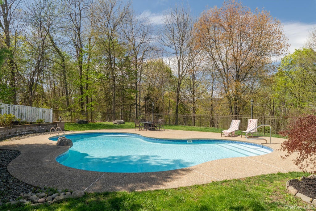 Photo of 12 Ridgeview Lane, Marlboro, NY 12542 (MLS # 1045235)