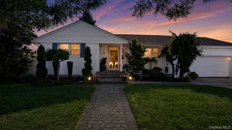 Homes For Sale - 70 S 5th Street<br/> Bethpage, NY 11714