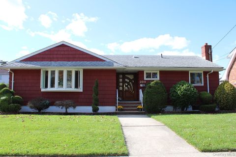 Photo of 200 Mallory Avenue, Staten Island, NY 10305 (MLS # 929651) Photo of 200 Mallory Avenue, Staten Island, NY 10305 (MLS # 929651)