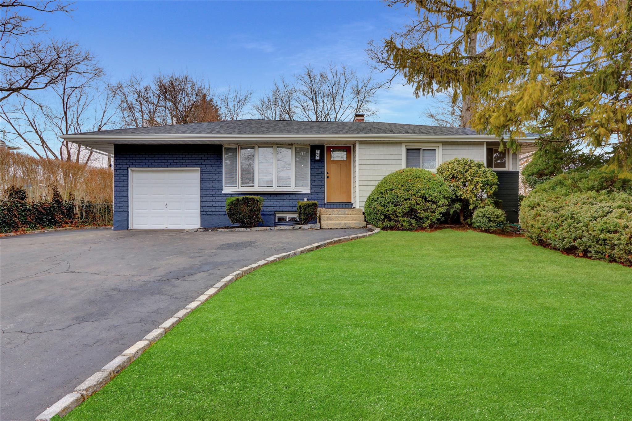 1 Donna Lane, Commack, New York image 1