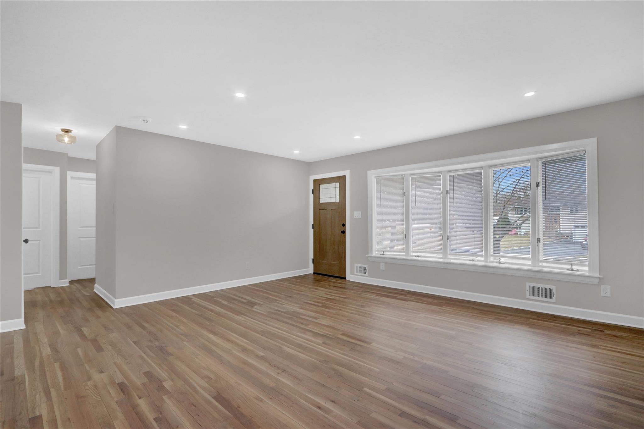 1 Donna Lane, Commack, New York image 8