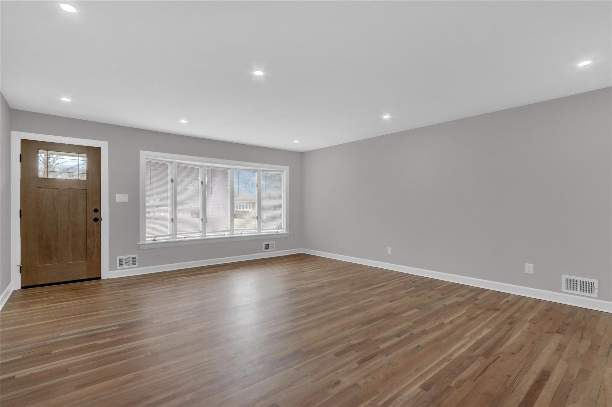 1 Donna Lane, Commack, New York image 9