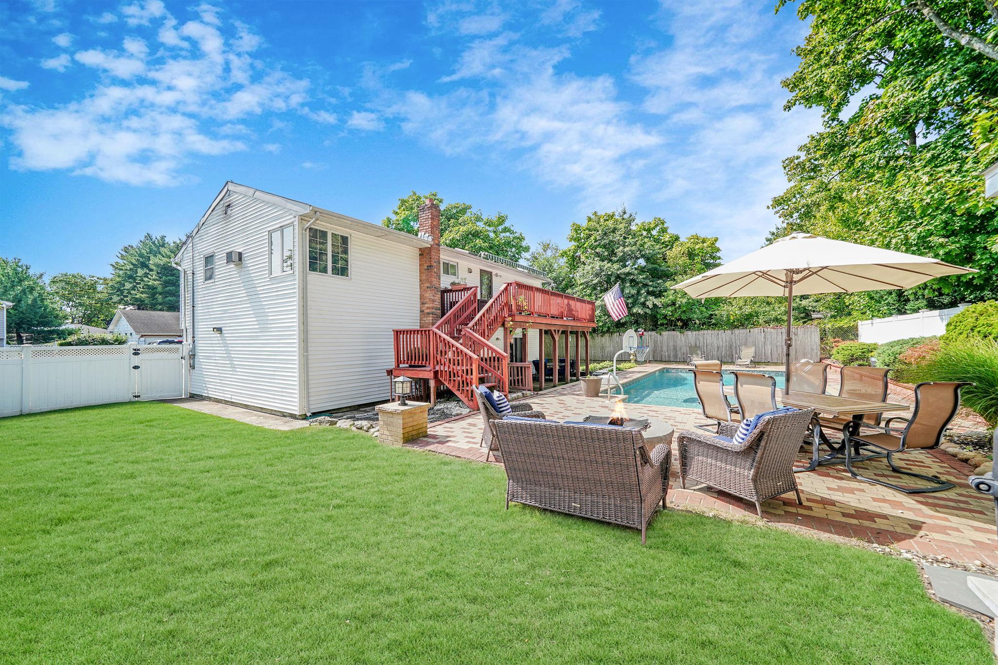 845 Peconic Avenue, West Babylon, New York image 21