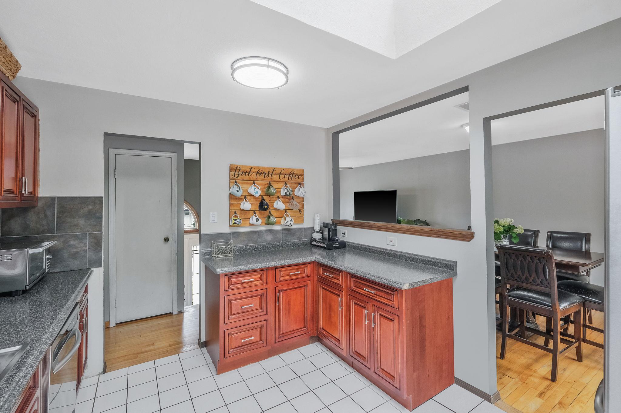 845 Peconic Avenue, West Babylon, New York image 8