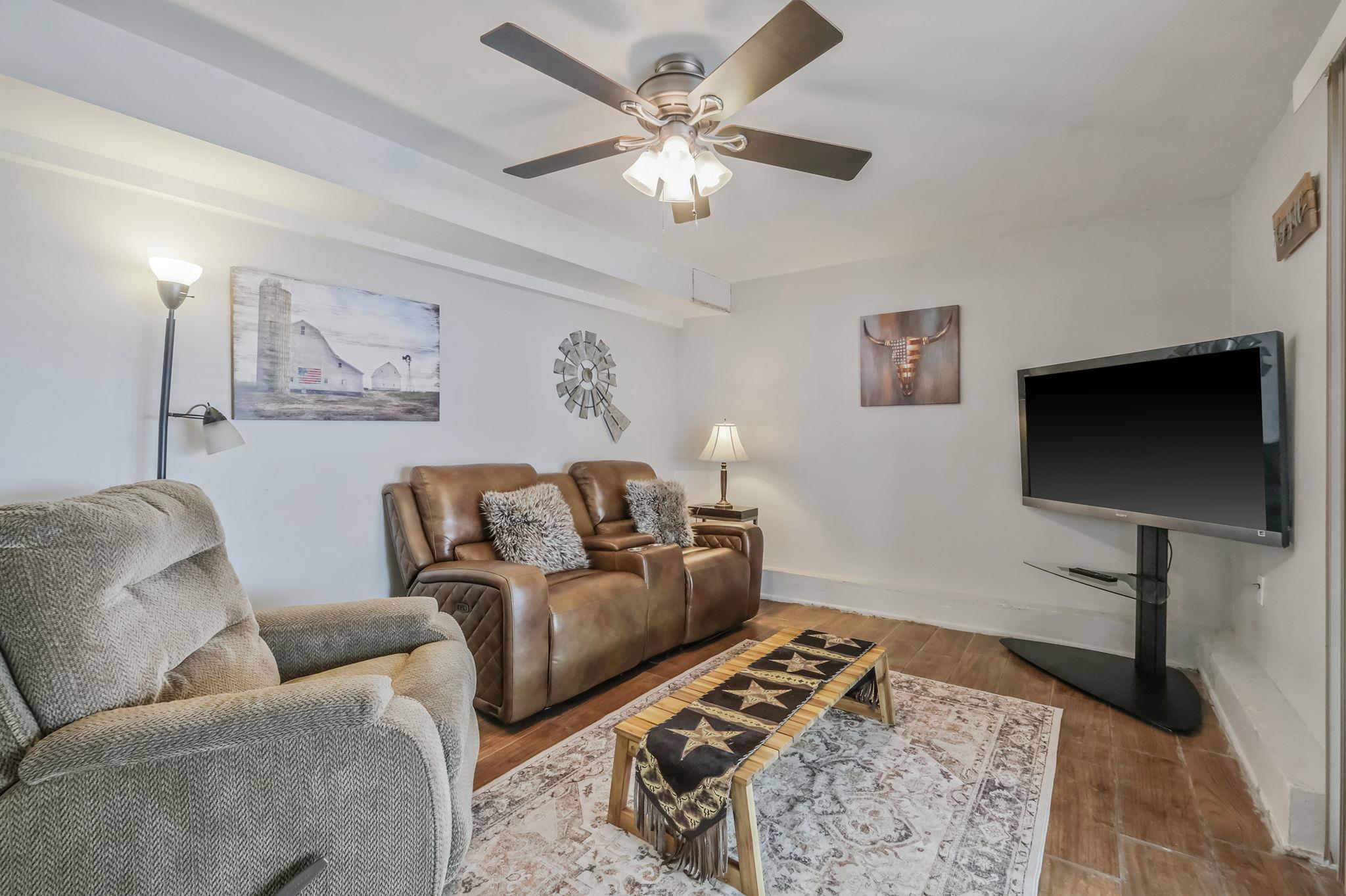 845 Peconic Avenue, West Babylon, New York image 15