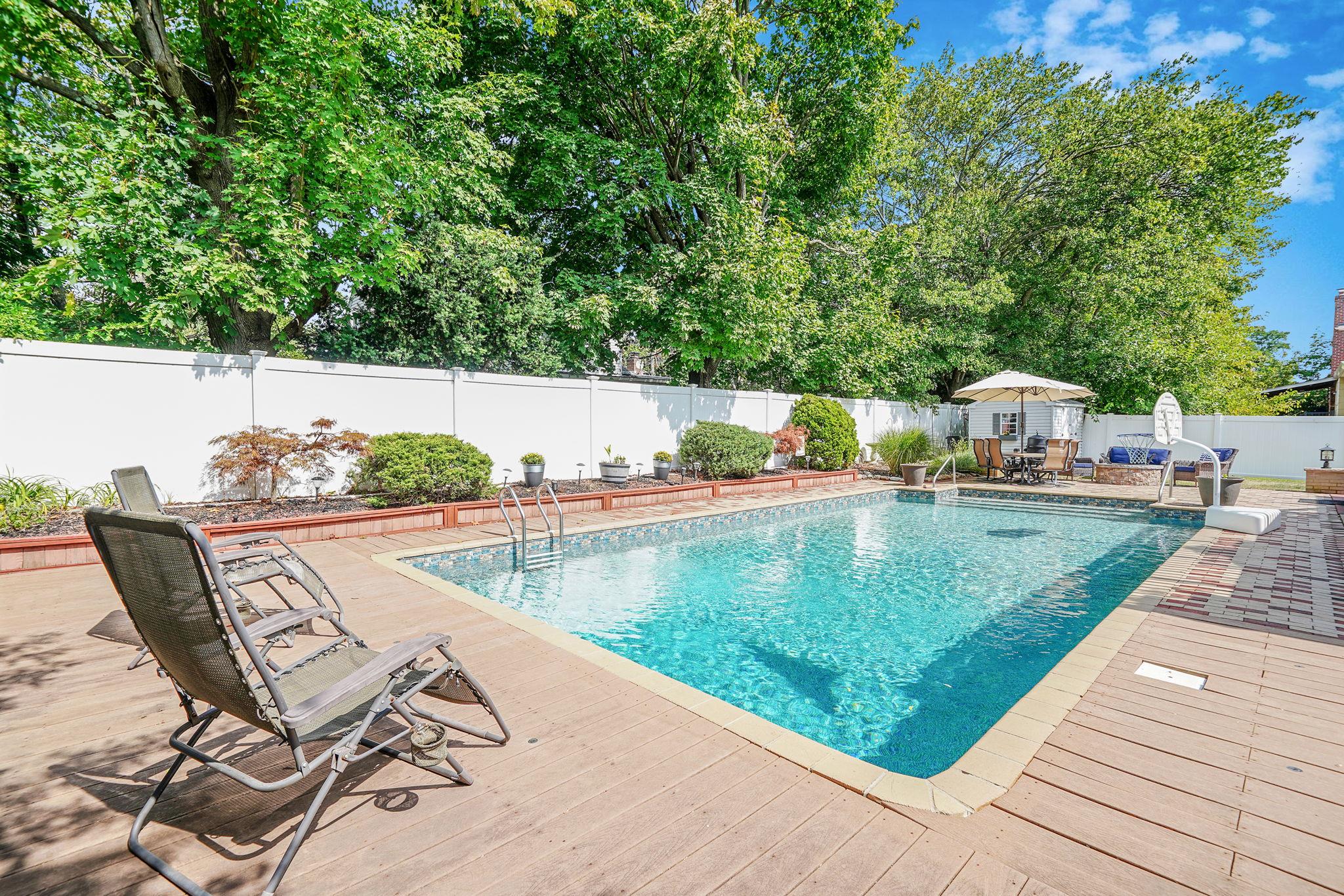 845 Peconic Avenue, West Babylon, New York image 18