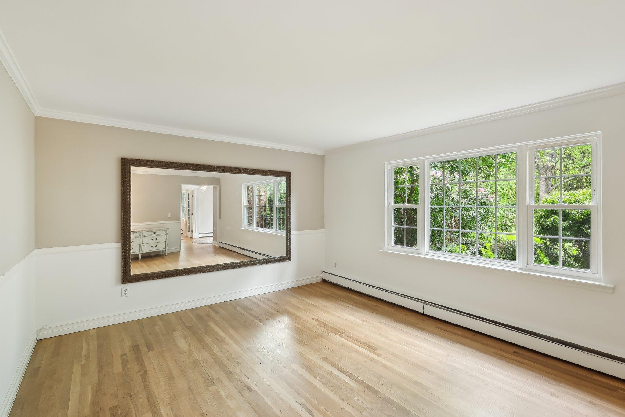 17 Suan Court, Greenlawn, New York image 22