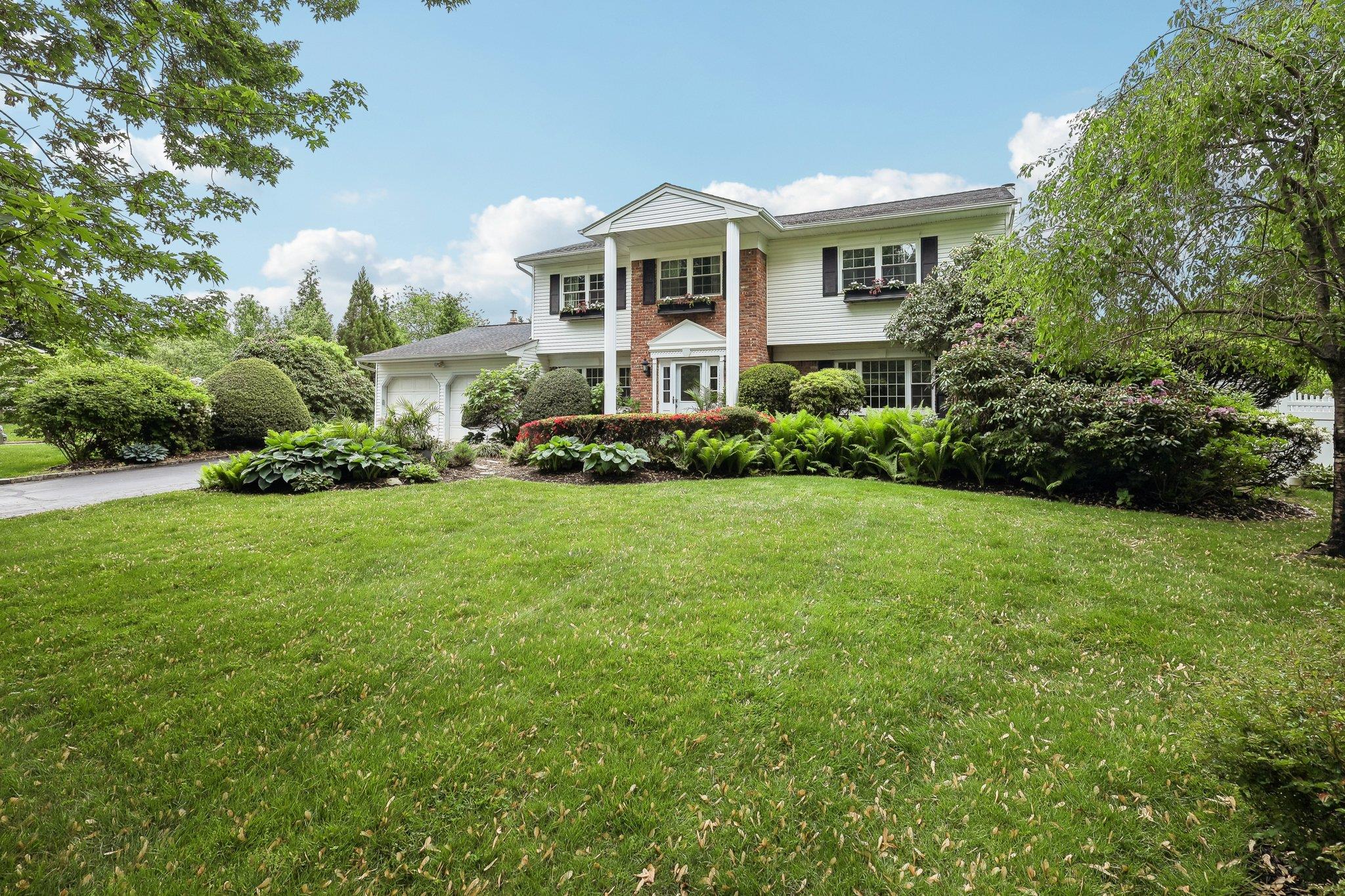 17 Suan Court, Greenlawn, New York image 2