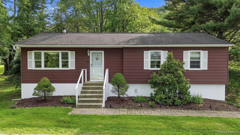 Photo of 431 Newport Bridge Road, Pine Island, NY 10969 (MLS # 1049369)