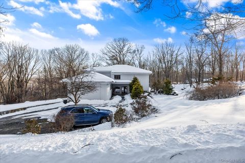 Homes For Sale - 10 Rustling Lane<br/> Bedford, NY 10506