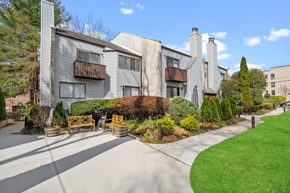 10 Wooleys Lane #2C, Great Neck, New York image 1