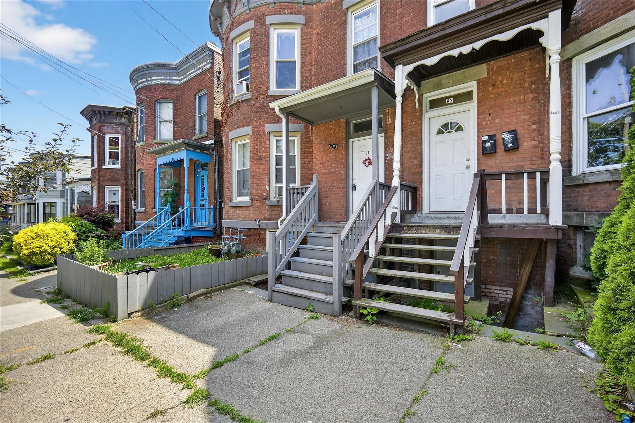91 Carson Avenue