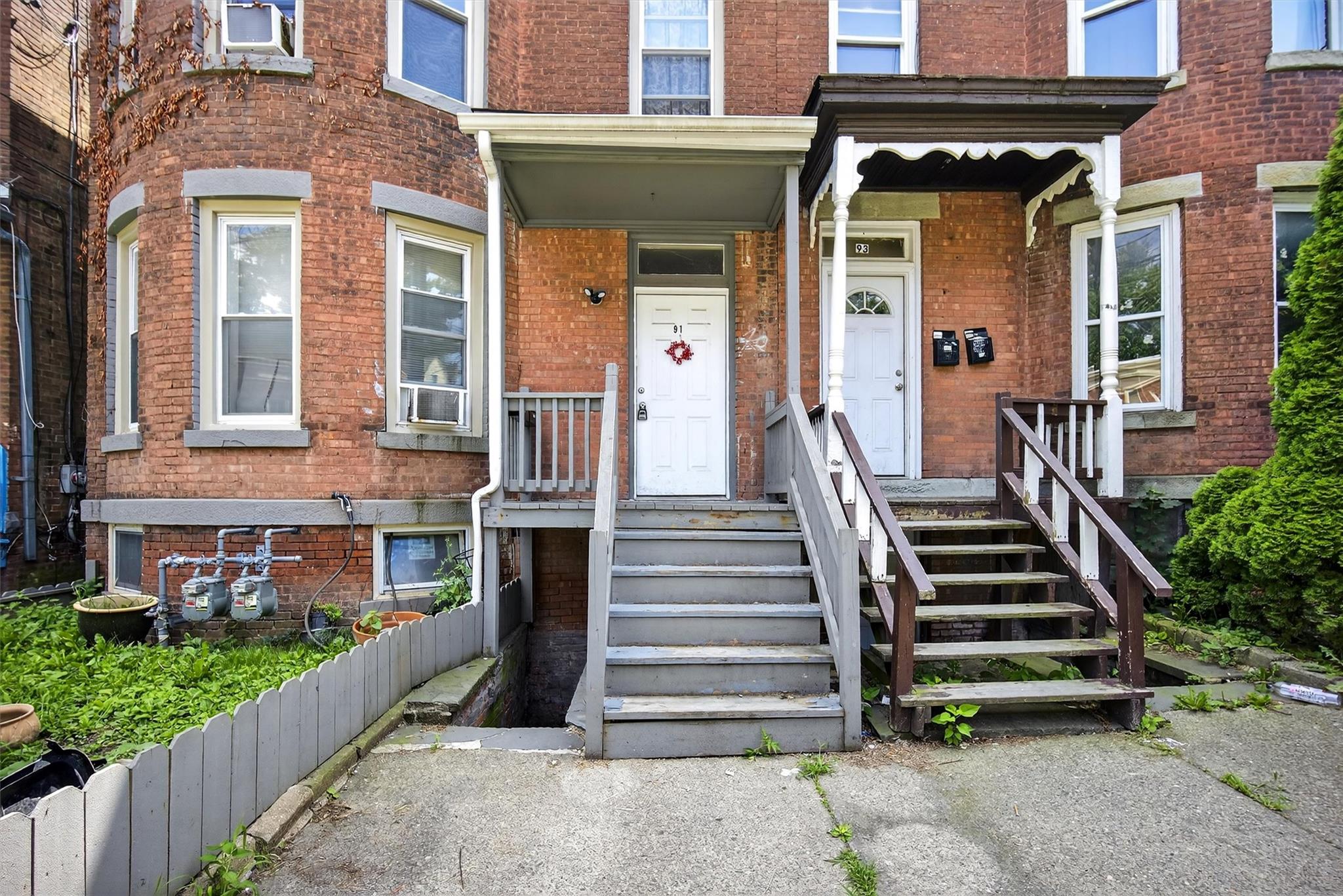 91 Carson Avenue