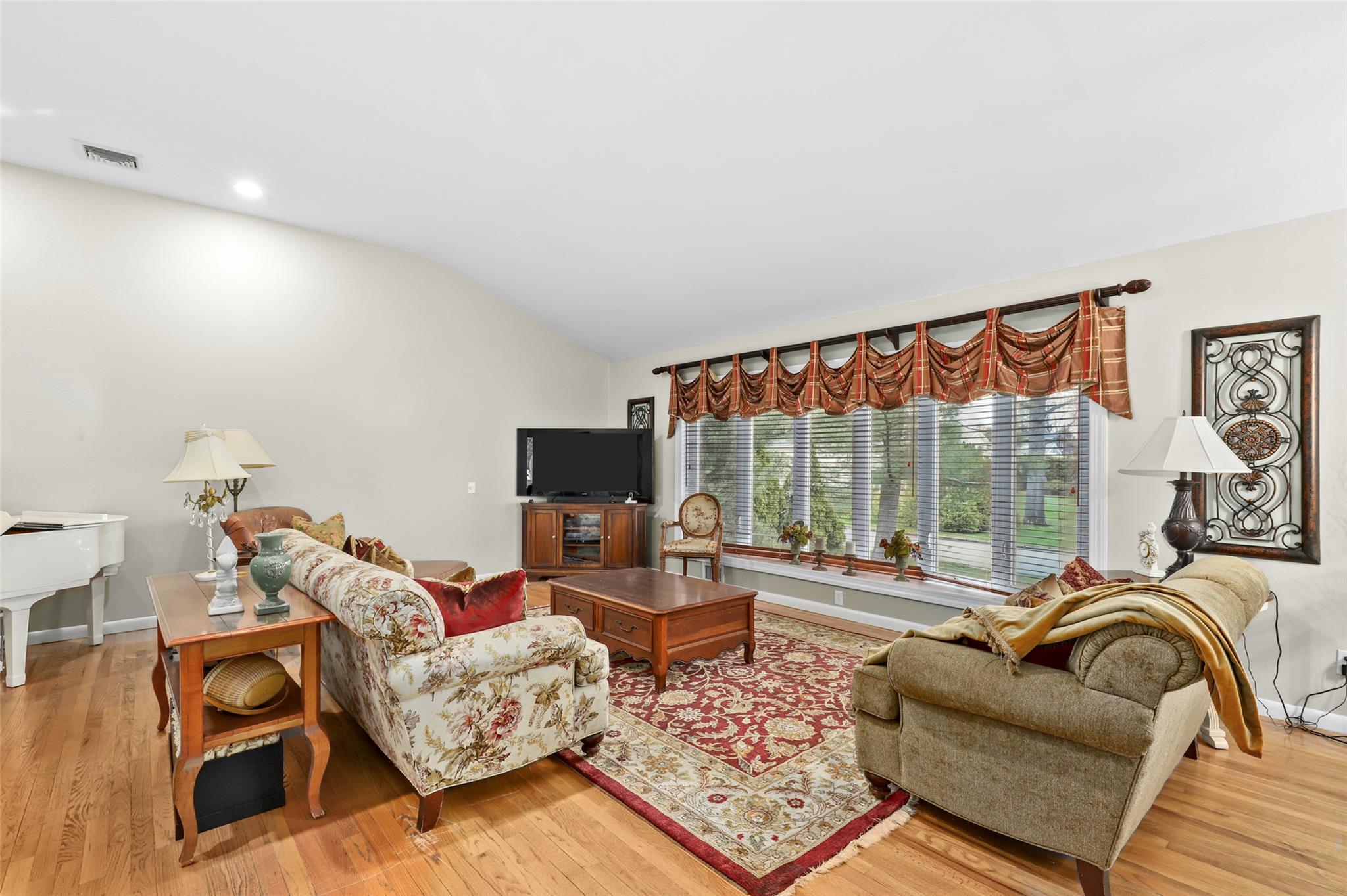 21 Dell Drive, Eastchester, Florida image 6