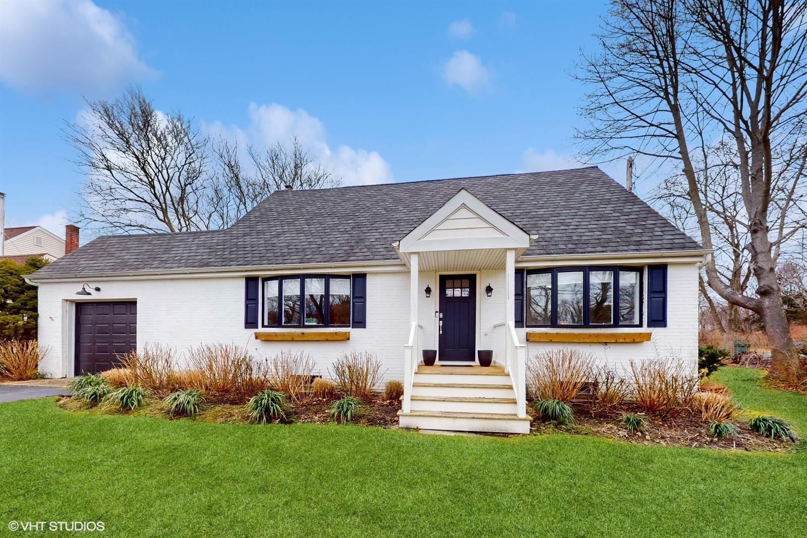 Circle Drive, Jamesport, Hamptons, NY - 4 Bedrooms  
3 Bathrooms - 