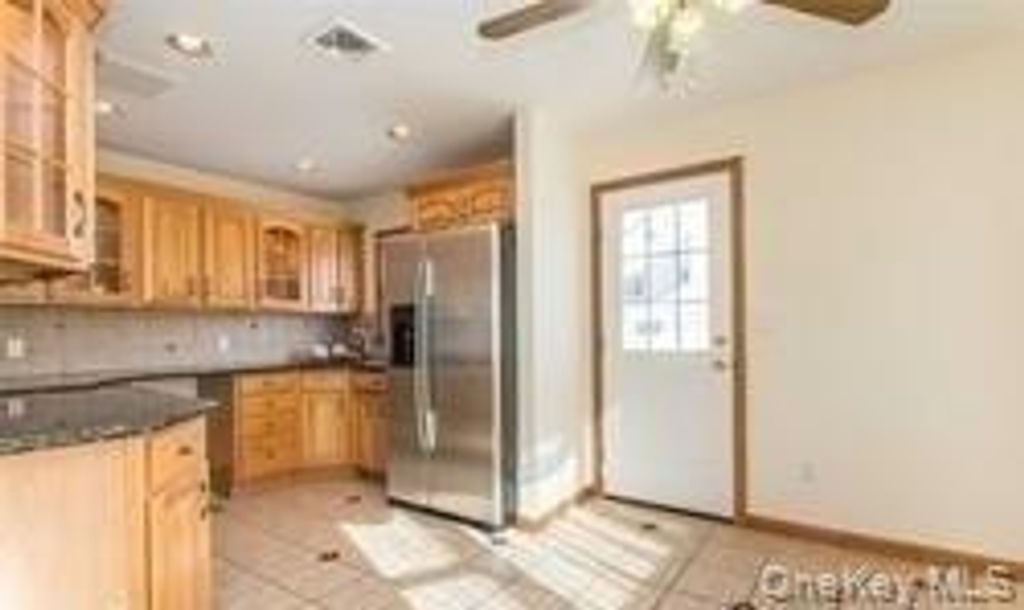 Photo of 4 Thistle Lane, Kings Park, NY 11754 (MLS # 965238)