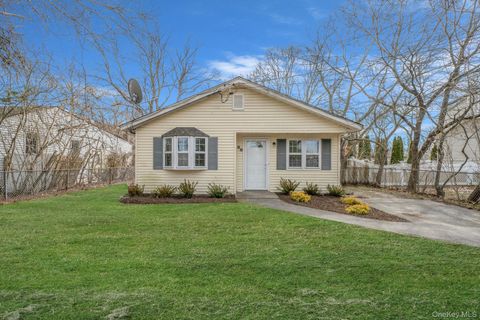 38 Manor Drive Shirley NY 11967