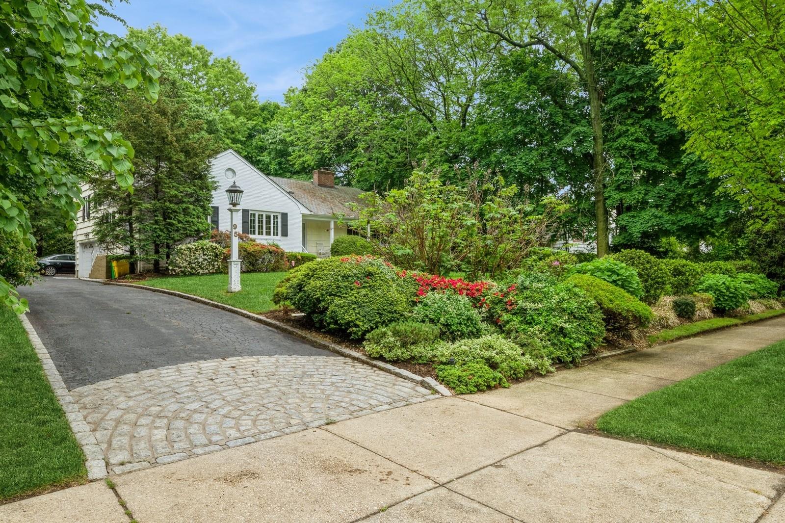 95 Washington Avenue, Garden City, New York image 32