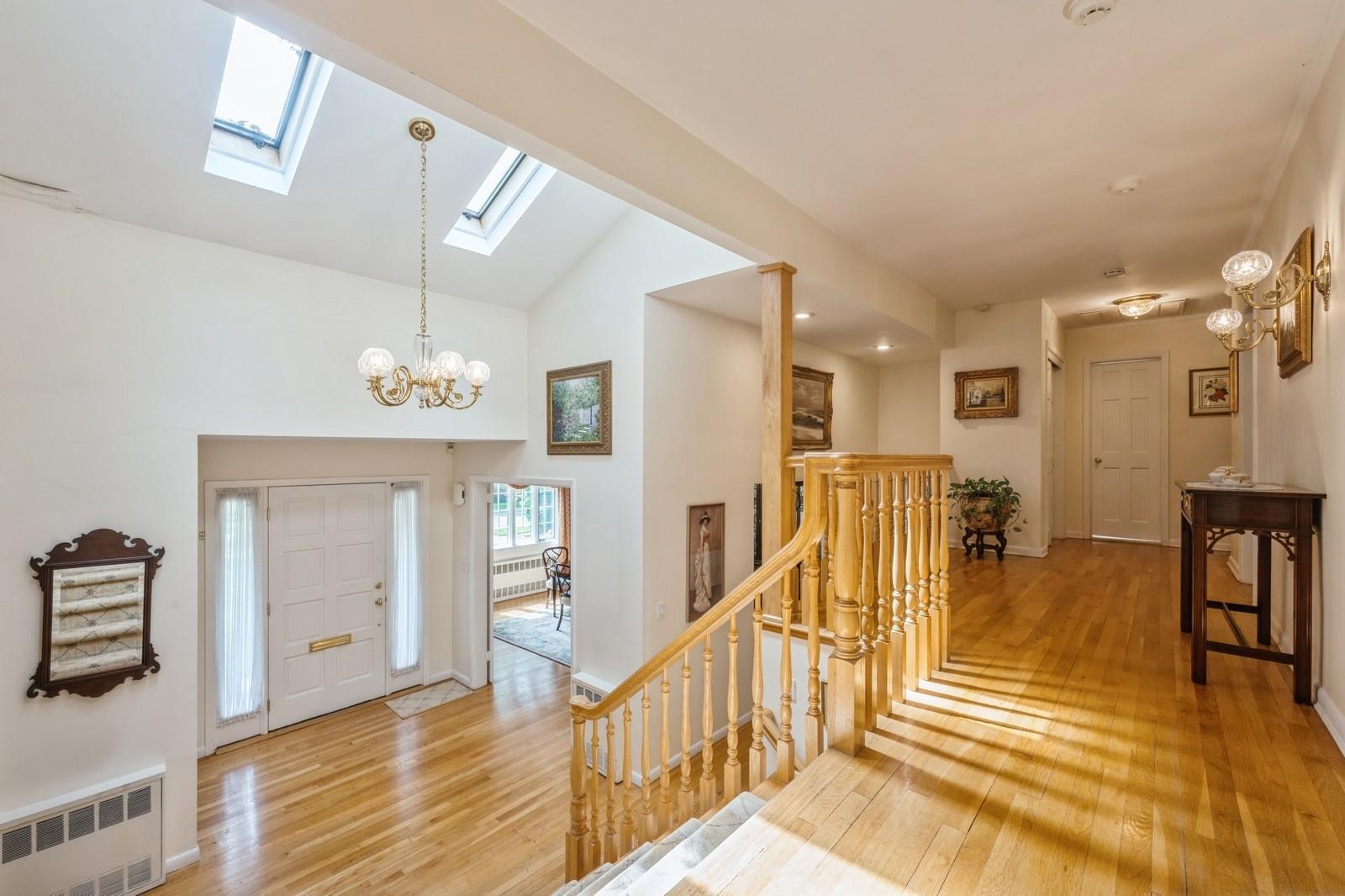95 Washington Avenue, Garden City, New York image 16