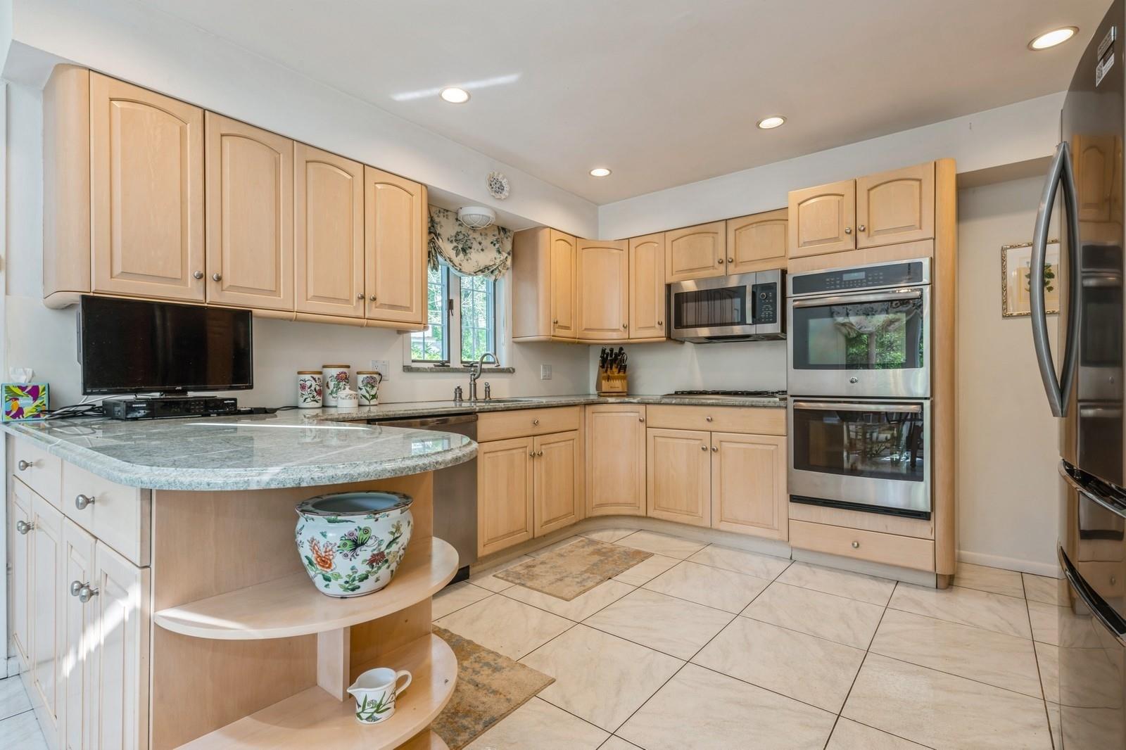 95 Washington Avenue, Garden City, New York image 13