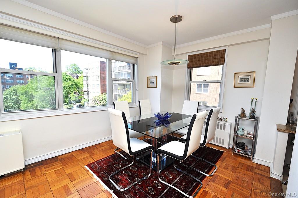 Scarsdale, New York 10583, United States, 3 Bedrooms Bedrooms, ,2 BathroomsBathrooms,Residential,Pending,197934